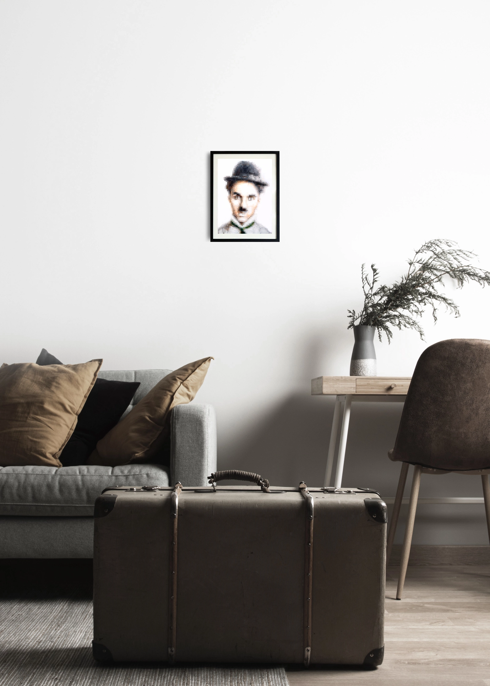 Ritratto Pixel di Charlie Chaplin inserito in un ambiente d’arredo