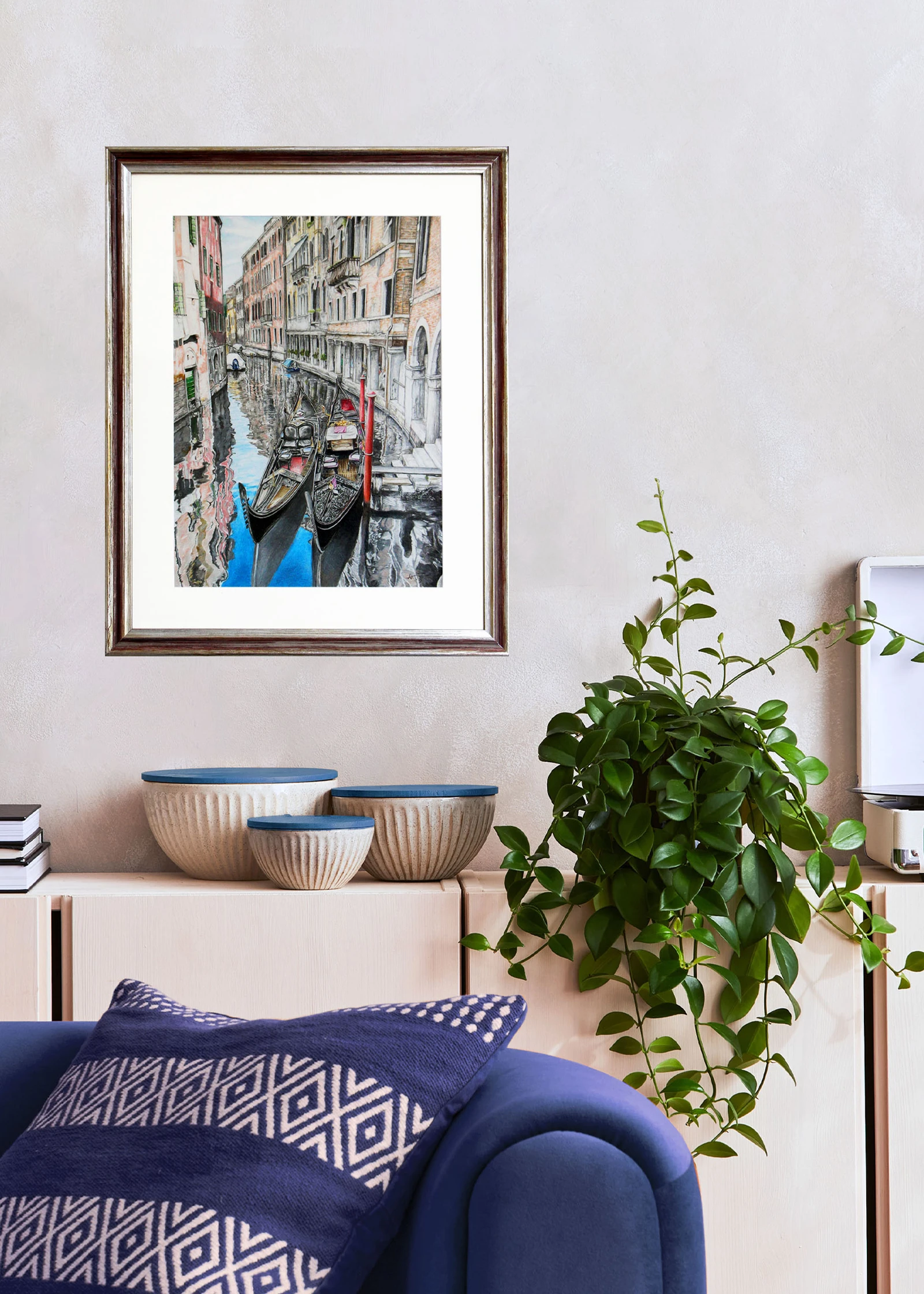Veduta di un canale veneziano inserita in un ambiente d’arredo